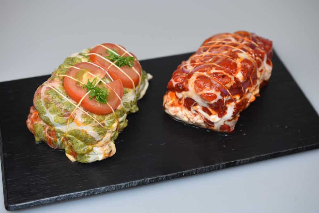 Rôtis de viande marinés avec épices et herbes pour cuisson savoureuse.